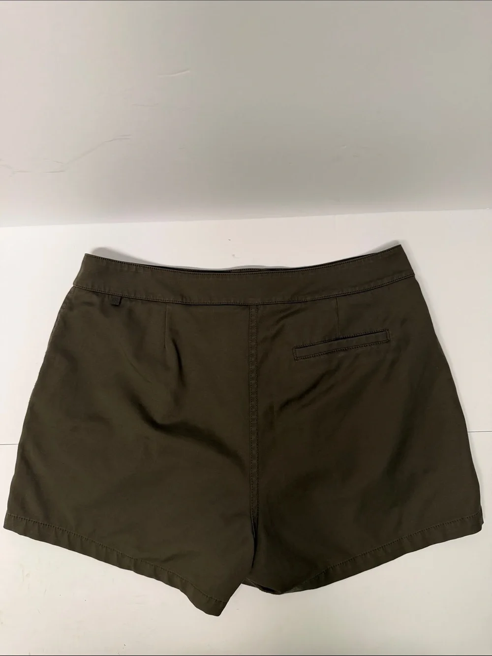 Lululemon This Instant Dark Olive Shorts Size 8